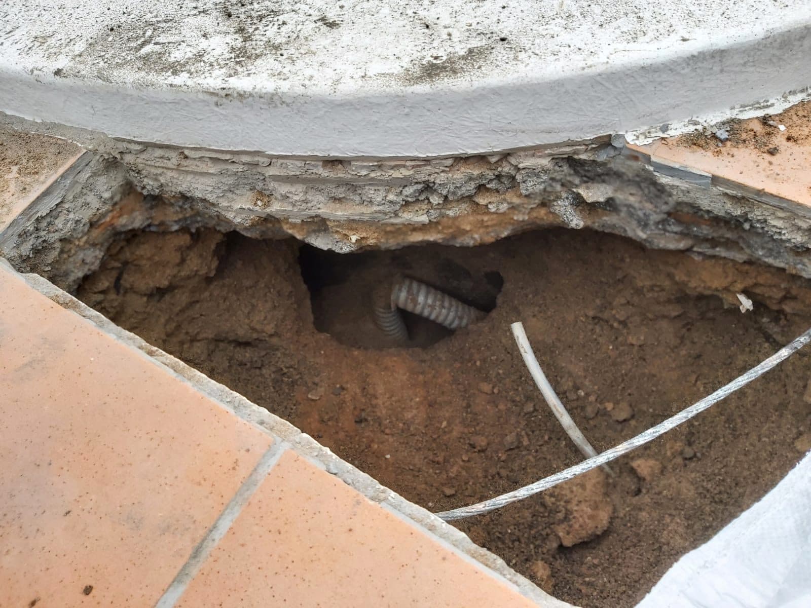 Sustitución e instalación de bomba de piscina