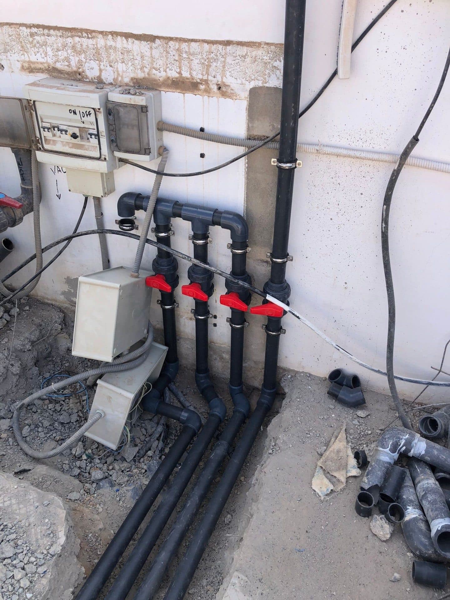 Wall-mounted valve manifold with individual line isolation