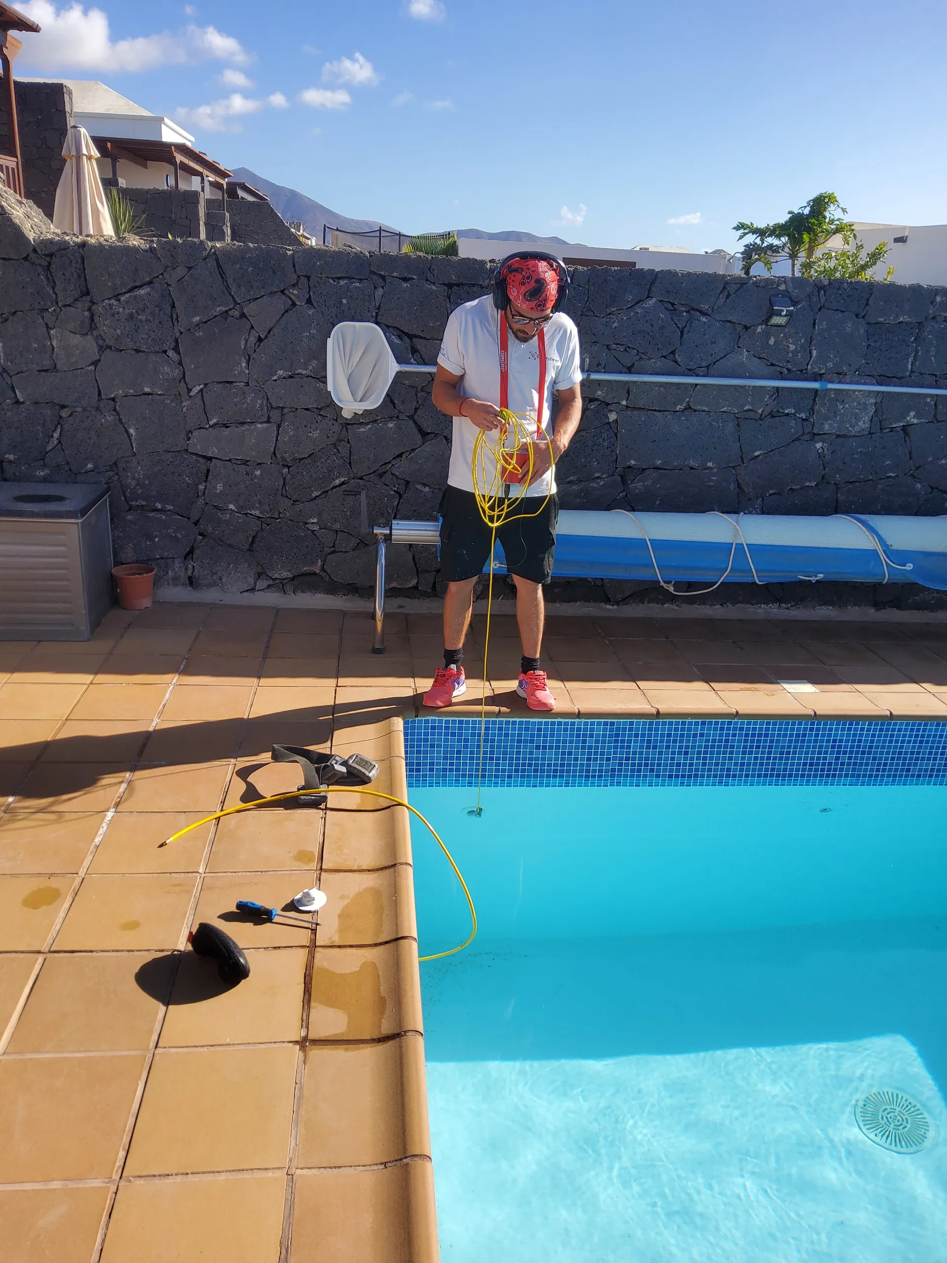 Canary Detect team conducting a pool survey in Lanzarote